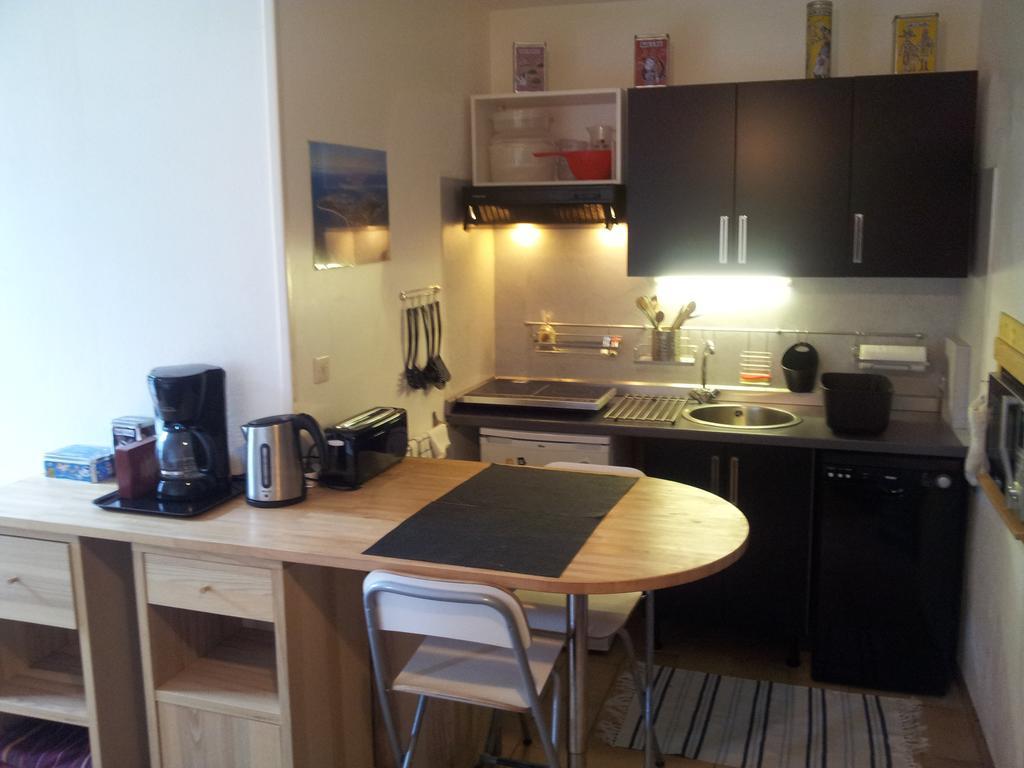 Duplex14H 1Er Etage Jardinet 1 Parking Ou Studio14B Rdc Terrasse Sans Parking La Rochelle  Exterior photo